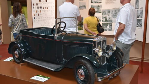 Large black model car in Transport Museum